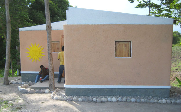 Earthbag Sun House in Haiti was undamaged by recent earthquake