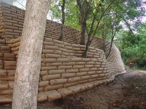 Retaining wall