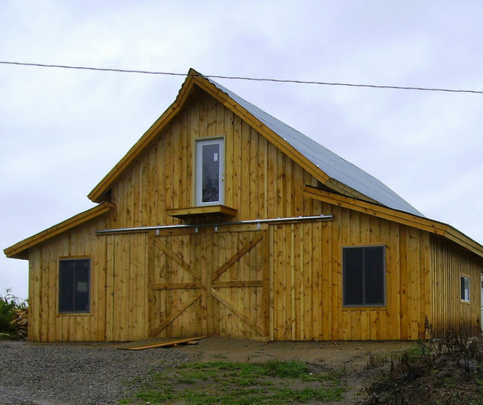 Traditional post and beam barn home kit