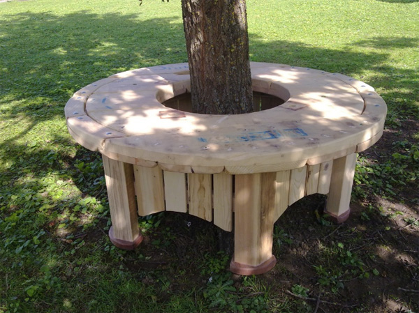 Tree seat made with a free cable spool