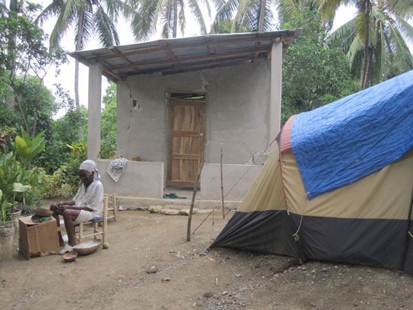 Earthquake resistant earthbag house in Barriere Jeudi, Haiti