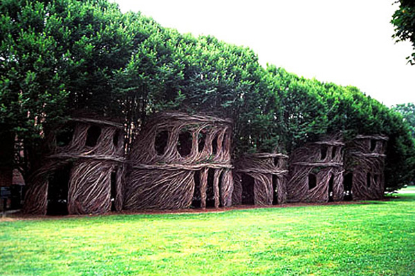 Patrick Dougherty’s nest houses made of living willow