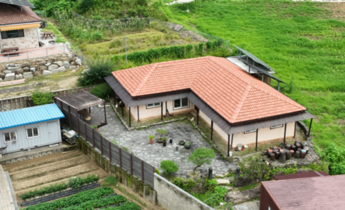 South Korean Family Builds an Earthbag House to Preserve a Son’s Health ...