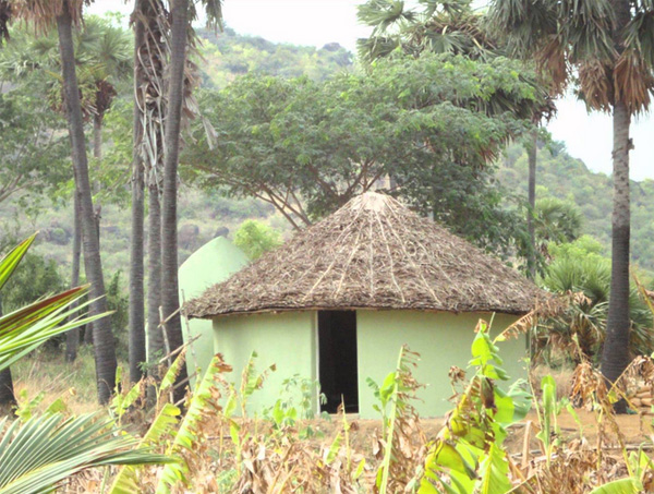 Earthbag roundhouse and dome in India