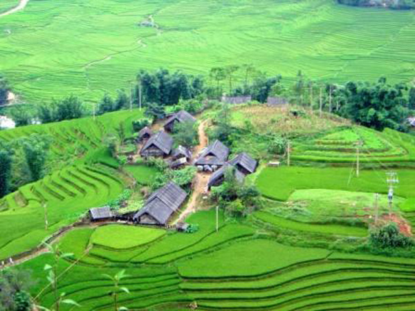 Vietnam farm with extended family living together.
