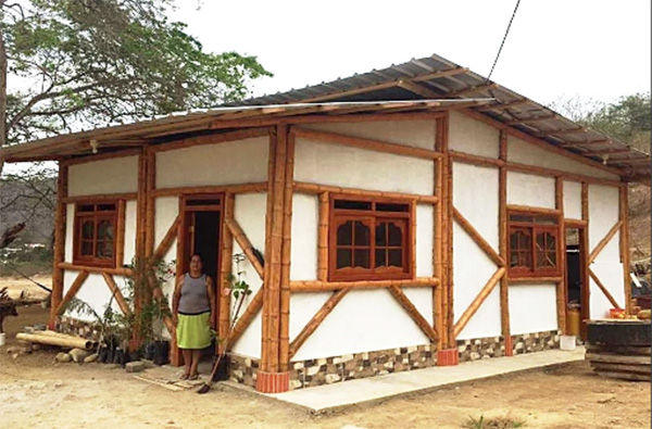 Bamboo houses and workshops by Bahia Beach Construction