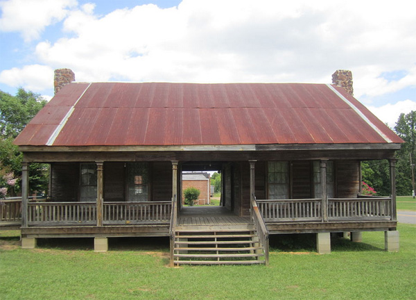 Dogtrot is a style of house that was common throughout the Southeastern United States during the 19th and early 20th centuries.