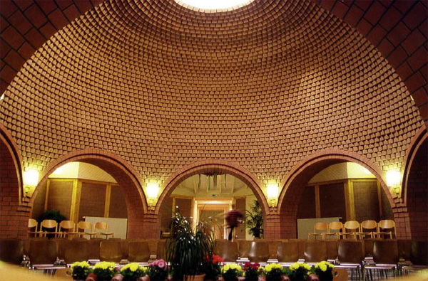 Children‘s Nursery Oranienburg-Eden, the single largest earth dome structure in Germany, by Prof. Dr. Gernot Minke. The entire building is ecologically planned with timber and earth as the primary building materials.