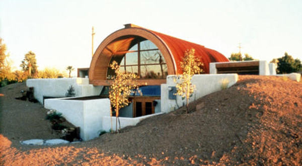 This house in Tempe, Arizona, uses earth-sheltered construction methods to help decrease cooling costs. | Photo by Pamm McFadden