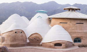 Bioclimatic earthbag dome home in Costa Rica