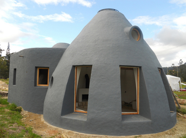 Modern earthbag dome home by Arquitectura en Equilibrio