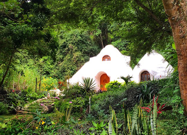 Earthbag dome home in Ecuador