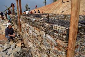 Rebuilding rural stone houses in earthquake zones with gabion bands