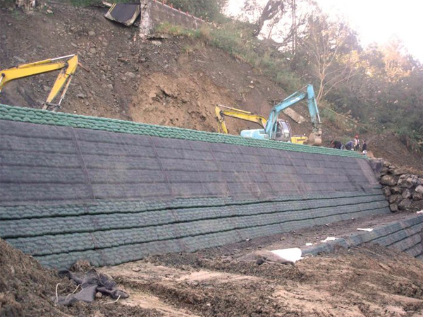 Industrial earthbag projects include massive projects such as highway retaining walls.