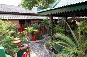 Typical homes in Yogyakarta, Indonesia where the dome homes in yesterday’s blog post are located. Note the use of outdoor space, plants, architectural details, vibrant colors and beautiful roofs.