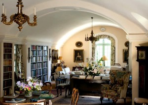 Library with barrel vaulted ceiling