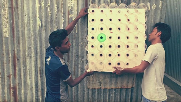 Bangladeshi inventor Ashis Paul has figured out how to repurpose plastic bottles into a low-cost, electricity-free air conditioner