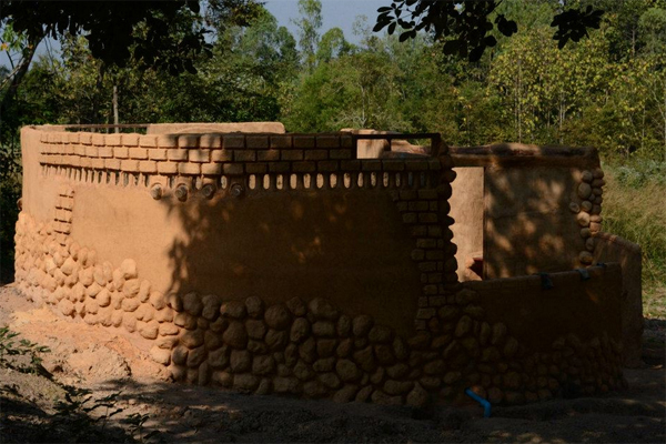 Puddled adobe can be combined with adobe blocks and stone as shown here.