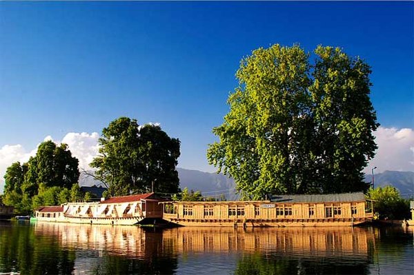 Srinagar houseboats