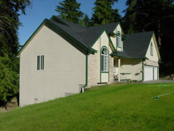 This is a daylight or walk-out basement viewed from the side.